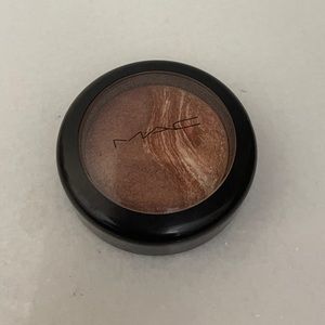 MAC light over dark mineralize blush